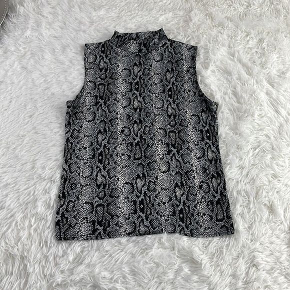 Women’s Olivia Rae Black & White Sleeveless Classy Shirt (M) AS13 - Picture 3 of 9